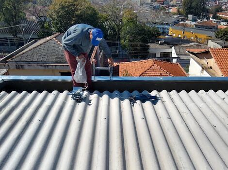 Instalação de Calhas Galvanizada no Marajoara