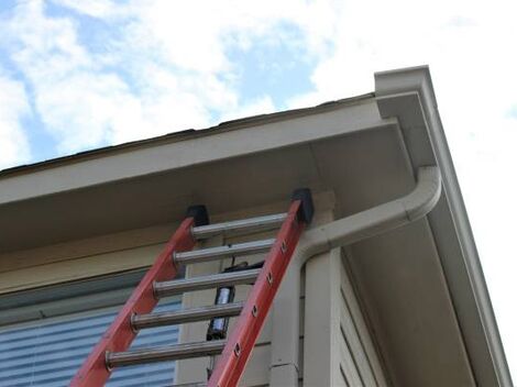 Colocação de Calhas para Telhado na Luz